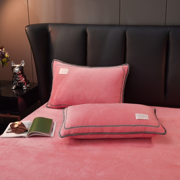 91家纺网 家纺一手货源 找家纺 啊雅家居 2026新款纯色包边双面牛奶绒四件套 包砖色