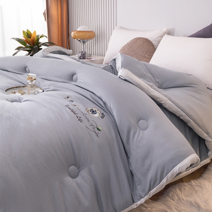 91家纺网 家纺一手货源 找家纺 盈超2023新款山茶花抗菌立体大豆被冬被 兰灰色