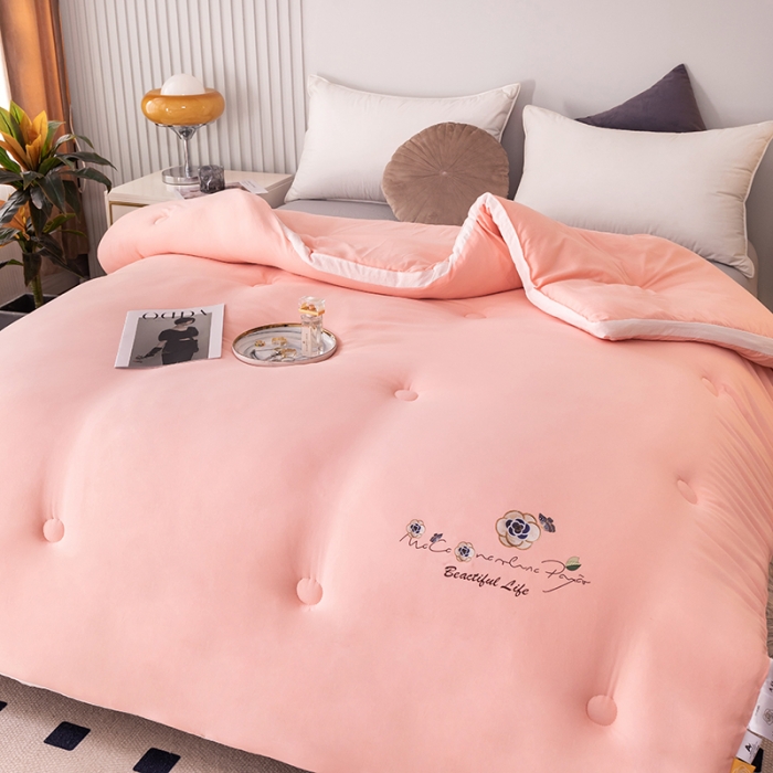 91家纺网 家纺一手货源 找家纺 盈超2023新款山茶花抗菌立体大豆被冬被 浅玉色