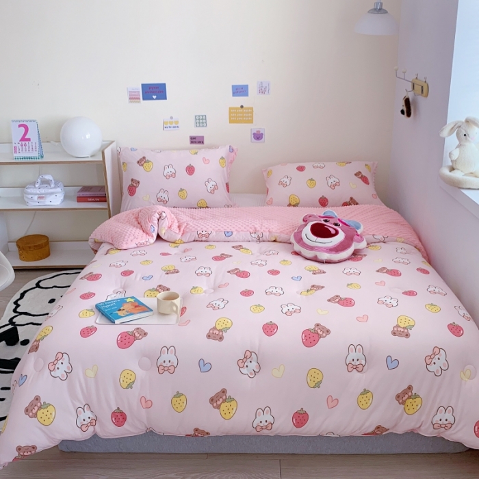 91家纺网 家纺一手货源 找家纺 星期八 2022新款针织棉豆豆被被子被芯 草莓兔