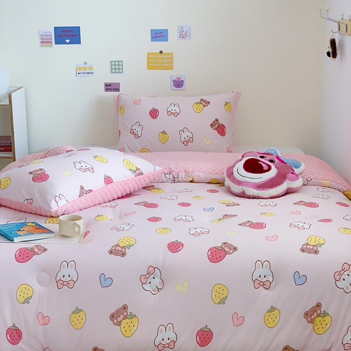 91家纺网 家纺一手货源 找家纺 星期八 2022新款针织棉豆豆被被子被芯 草莓兔