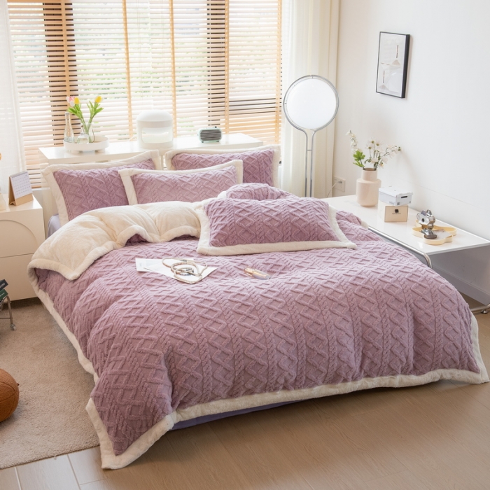 91家纺网 家纺一手货源 找家纺 丝羽坊 直播爆款220克塔芙绒提花四件套剪花雕花牛奶绒莫奈紫