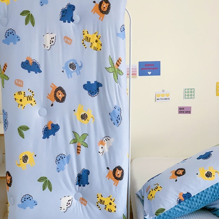 91家纺网 家纺一手货源 找家纺 星期八 2022新款针织棉豆豆被被子被芯 动物园