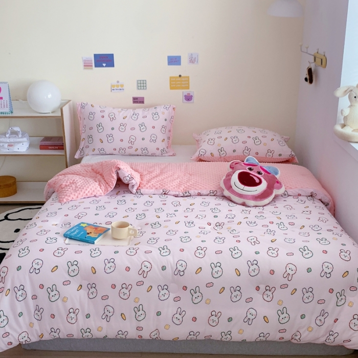 91家纺网 家纺一手货源 找家纺 星期八 2022新款针织棉豆豆被被子被芯 粉兔