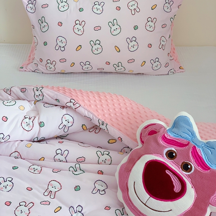 91家纺网 家纺一手货源 找家纺 星期八 2022新款针织棉豆豆被被子被芯 粉兔