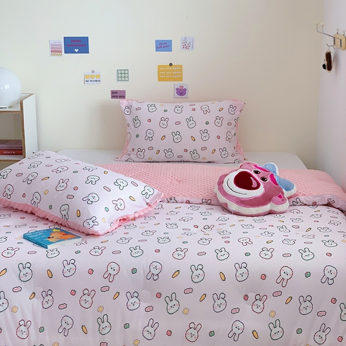 91家纺网 家纺一手货源 找家纺 星期八 2022新款针织棉豆豆被被子被芯 粉兔