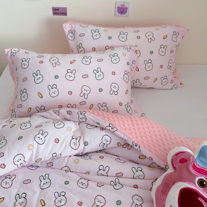 91家纺网 家纺一手货源 找家纺 星期八 2022新款针织棉豆豆被被子被芯 粉兔