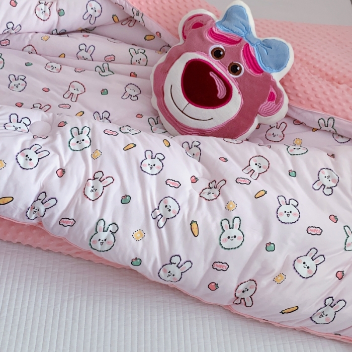 91家纺网 家纺一手货源 找家纺 星期八 2022新款针织棉豆豆被被子被芯 粉兔