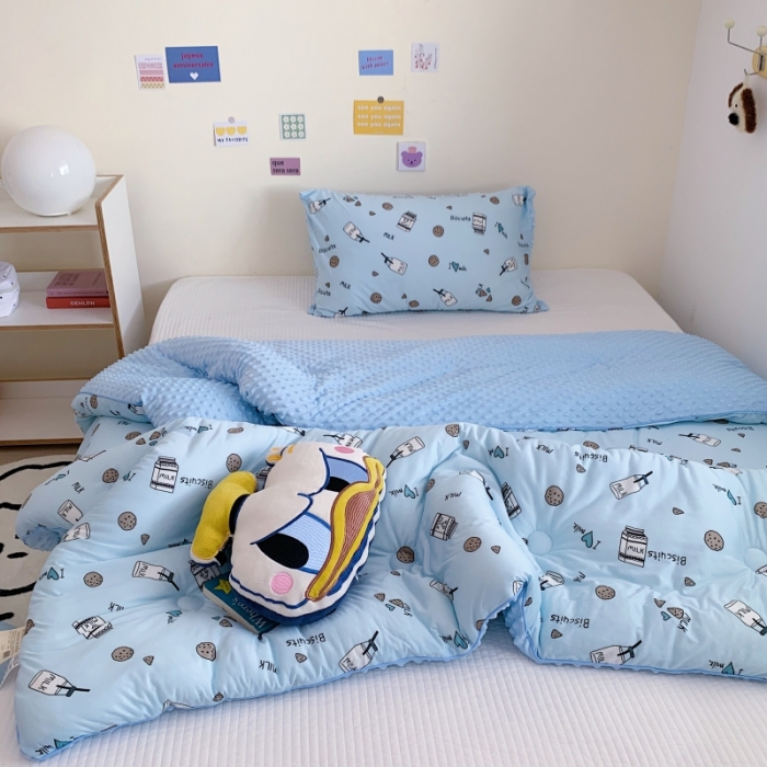 91家纺网 家纺一手货源 找家纺 星期八 2022新款针织棉豆豆被被子被芯 蓝饼干