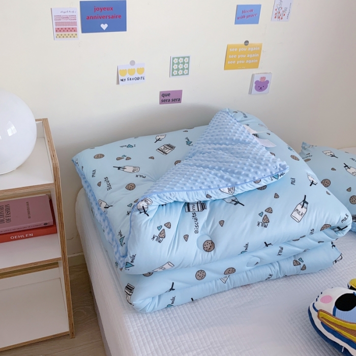 91家纺网 家纺一手货源 找家纺 星期八 2022新款针织棉豆豆被被子被芯 蓝饼干