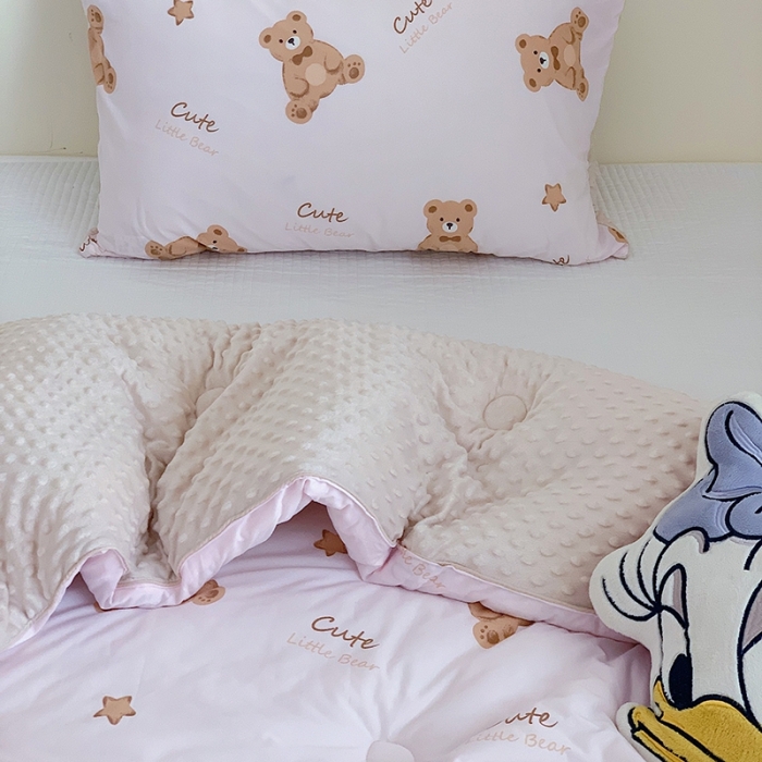 91家纺网 家纺一手货源 找家纺 星期八 2022新款针织棉豆豆被被子被芯 泰迪熊