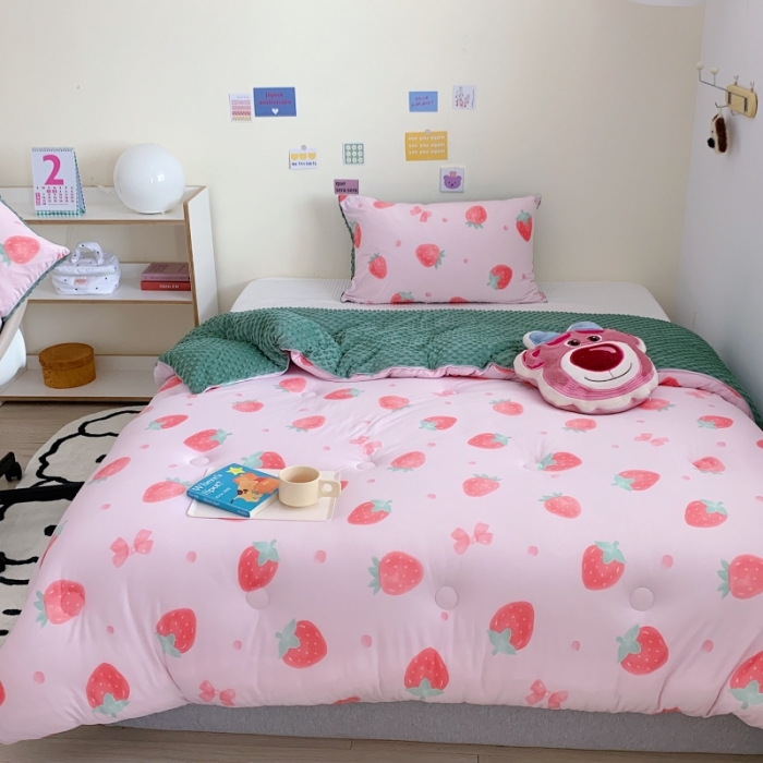 91家纺网 家纺一手货源 找家纺 星期八 2022新款针织棉豆豆被被子被芯 小草莓