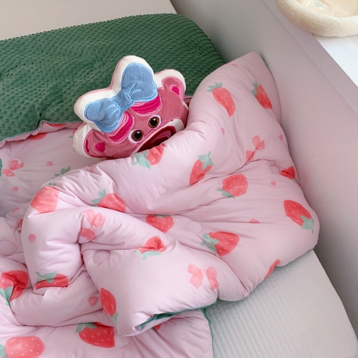 91家纺网 家纺一手货源 找家纺 星期八 2022新款针织棉豆豆被被子被芯 小草莓