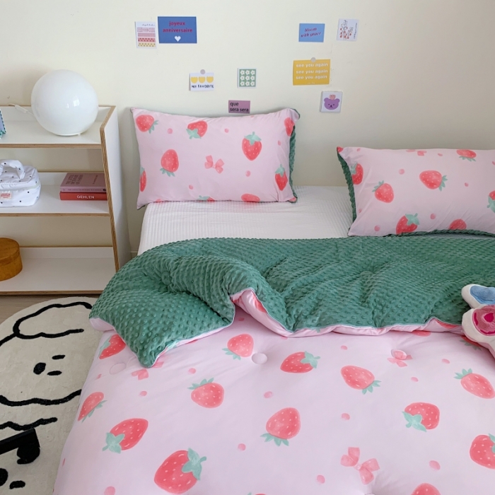91家纺网 家纺一手货源 找家纺 星期八 2022新款针织棉豆豆被被子被芯 小草莓