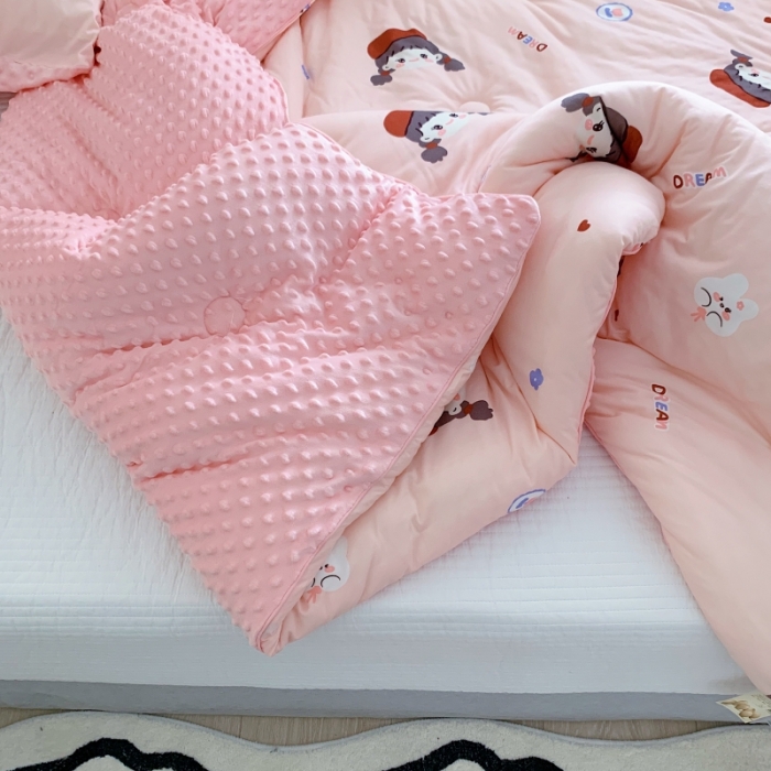 91家纺网 家纺一手货源 找家纺 星期八 2022新款针织棉豆豆被被子被芯 小女孩