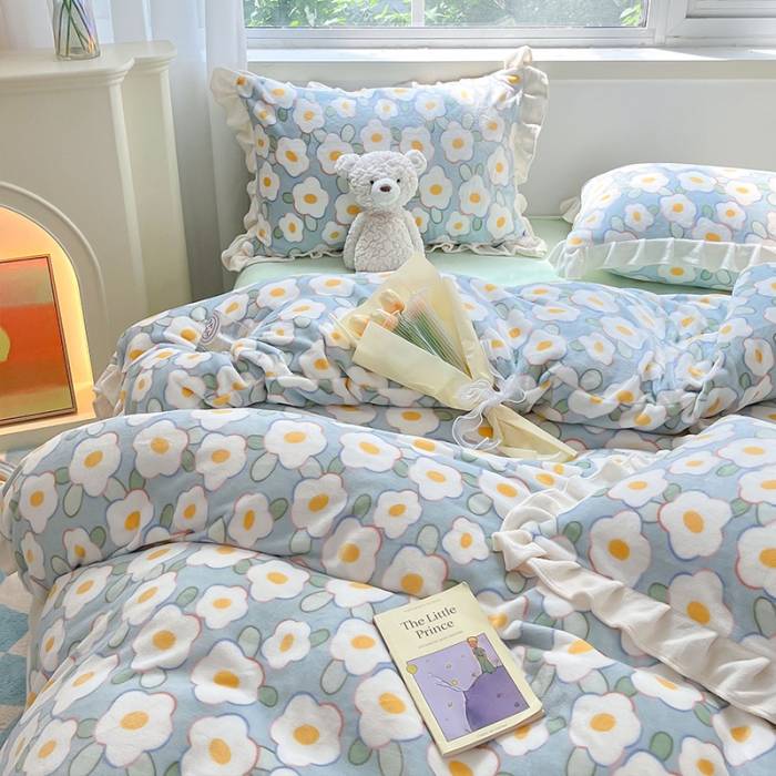 91家纺网 家纺一手货源 找家纺 安哆啦 2022新款加厚牛奶绒花边小贴标四件套 花边-淡蓝花海