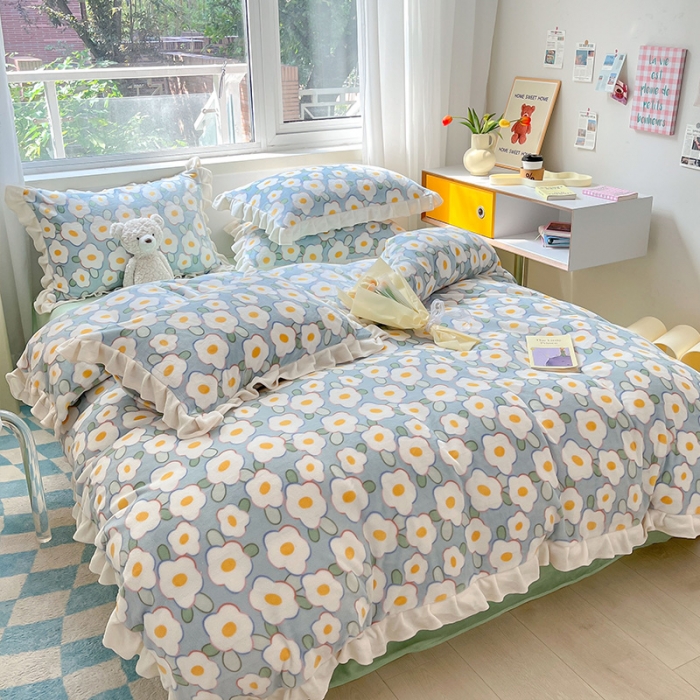 91家纺网 家纺一手货源 找家纺 安哆啦 2022新款加厚牛奶绒花边小贴标四件套 花边-淡蓝花海