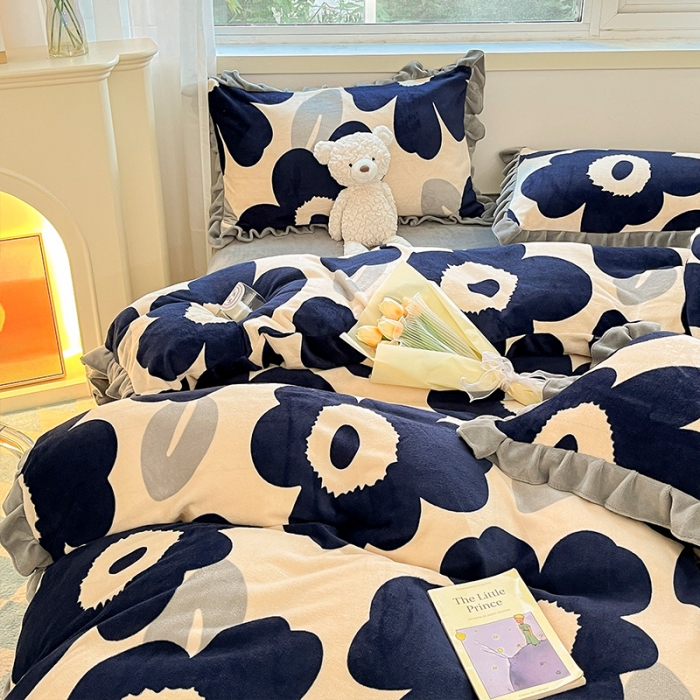 91家纺网 家纺一手货源 找家纺 安哆啦 2022新款加厚牛奶绒花边小贴标四件套 花边-复古蓝花