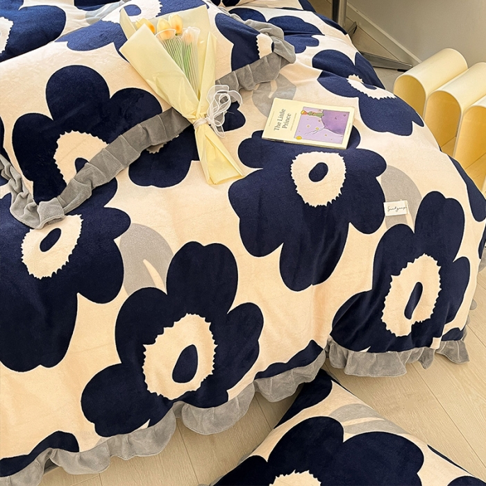 91家纺网 家纺一手货源 找家纺 安哆啦 2022新款加厚牛奶绒花边小贴标四件套 花边-复古蓝花