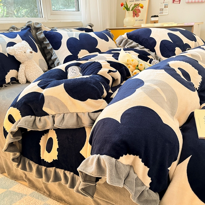 91家纺网 家纺一手货源 找家纺 安哆啦 2022新款加厚牛奶绒花边小贴标四件套 花边-复古蓝花