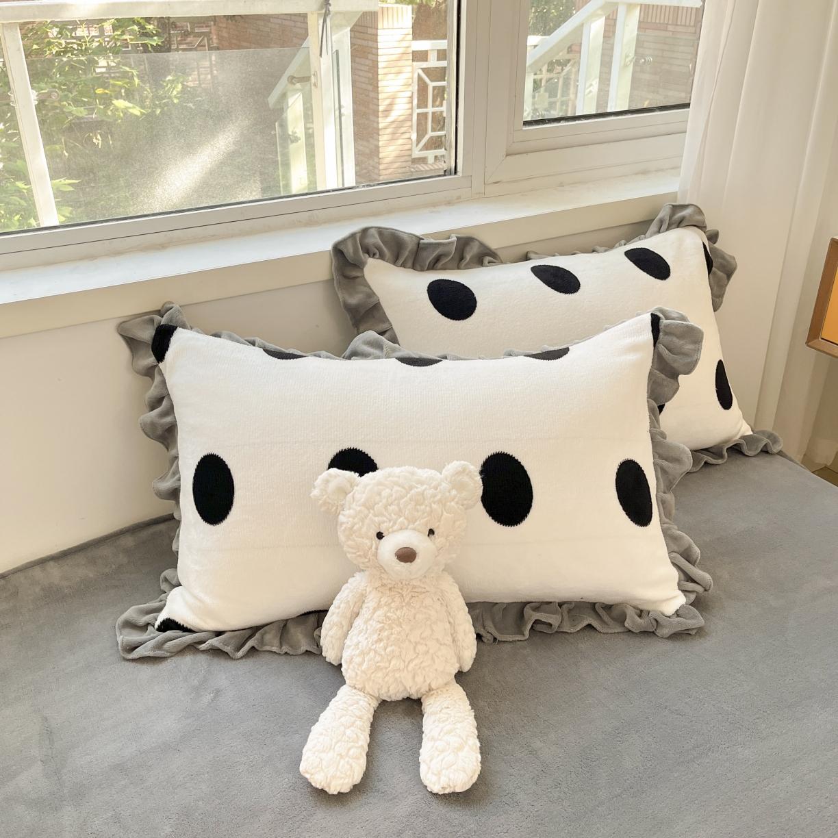 91家纺网 家纺一手货源 找家纺 安哆啦 2022新款加厚牛奶绒花边小贴标四件套 花边-黑白波点