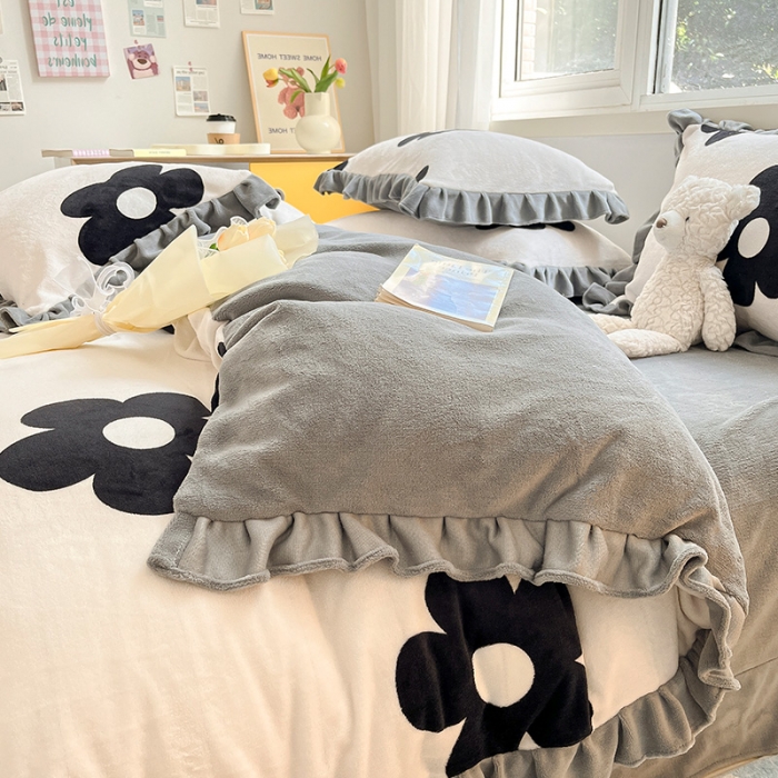 91家纺网 家纺一手货源 找家纺 安哆啦 2022新款加厚牛奶绒花边小贴标四件套 花边-山茶花花