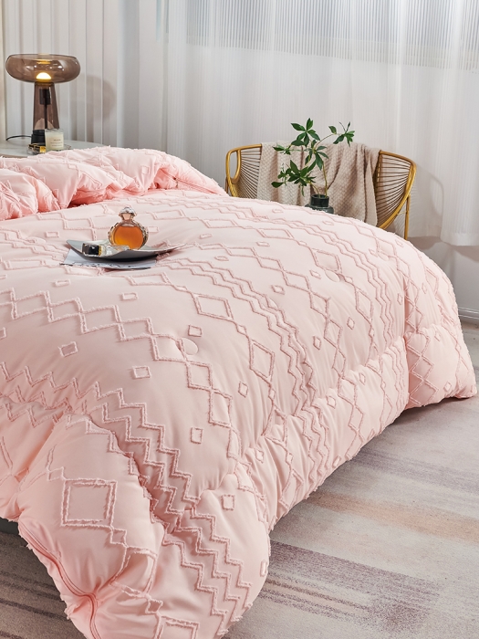 91家纺网 家纺一手货源 找家纺 丽卡家纺2023新款米兰雕花子母被被子被芯系列 粉玉