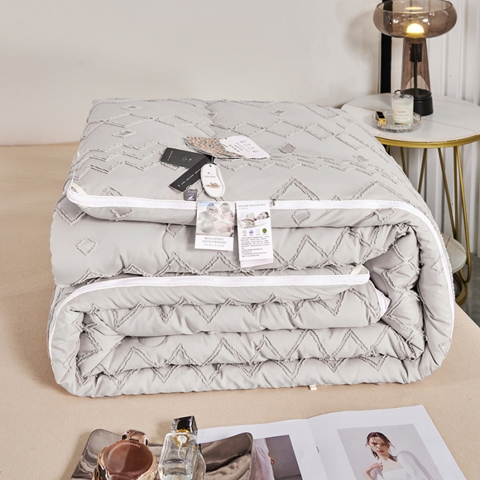 91家纺网 家纺一手货源 找家纺 丽卡家纺2023新款米兰雕花子母被被子被芯系列 高级灰