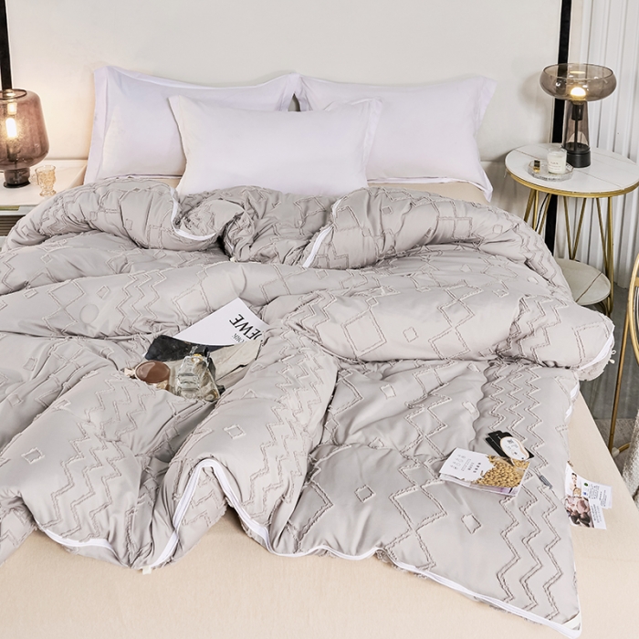 91家纺网 家纺一手货源 找家纺 丽卡家纺2023新款米兰雕花子母被被子被芯系列 高级灰