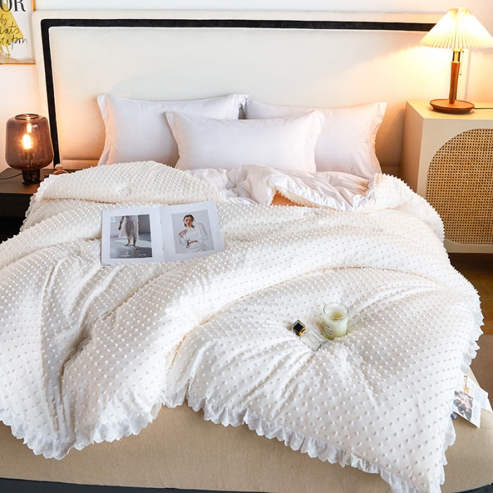 91家纺网 家纺一手货源 找家纺 丽卡家纺2023新款法丽娜雕花春秋被被子被芯 奶油白