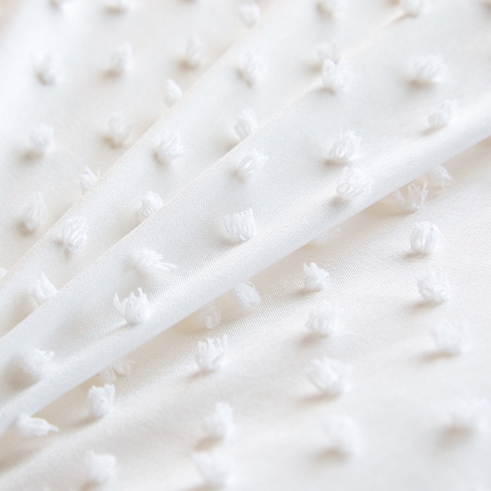 91家纺网 家纺一手货源 找家纺 丽卡家纺2023新款法丽娜雕花春秋被被子被芯 奶油白