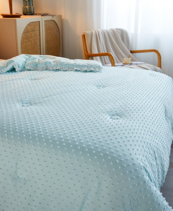 91家纺网 家纺一手货源 找家纺 丽卡家纺2023新款法丽娜雕花春秋被被子被芯 水蓝色