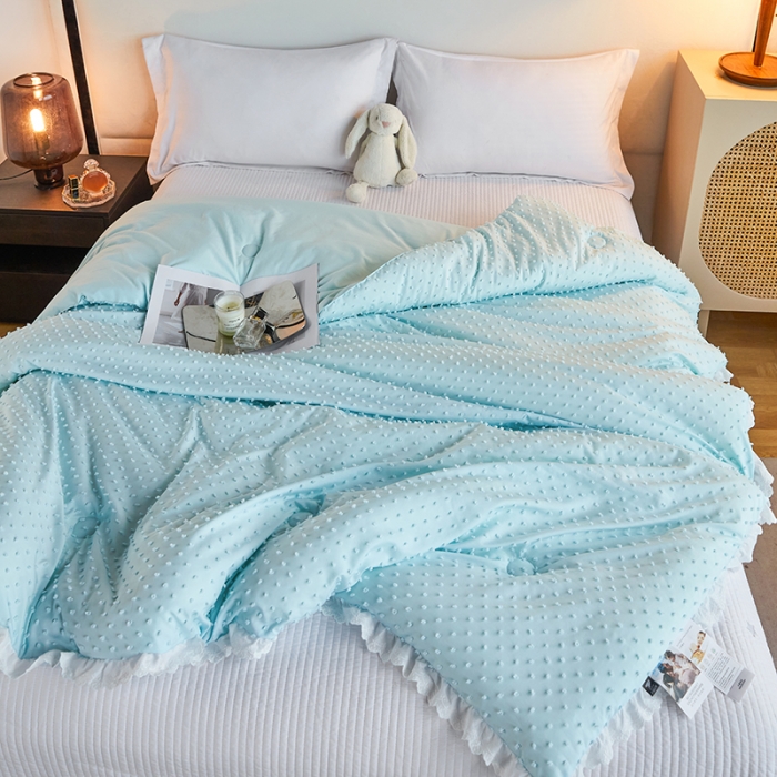 91家纺网 家纺一手货源 找家纺 丽卡家纺2023新款法丽娜雕花春秋被被子被芯 水蓝色