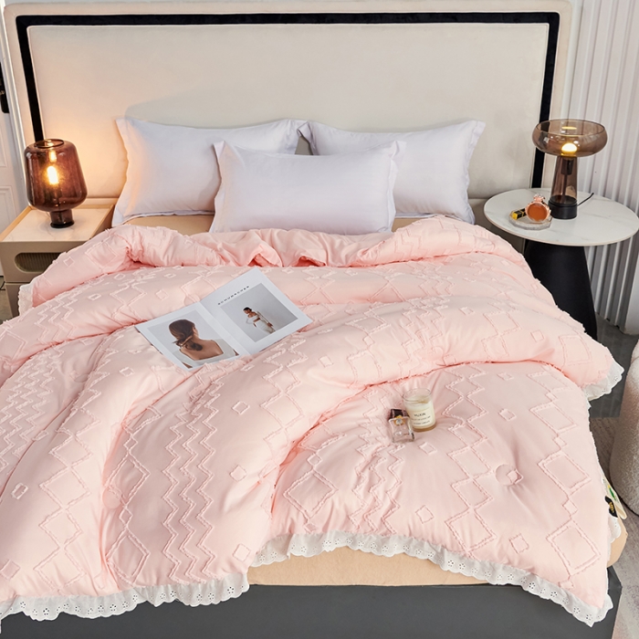 91家纺网 家纺一手货源 找家纺 丽卡家纺2023新款米兰雕花春秋被被子被芯系列 粉玉