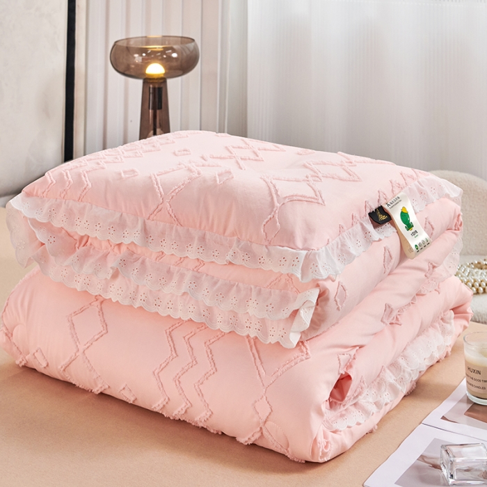 91家纺网 家纺一手货源 找家纺 丽卡家纺2023新款米兰雕花春秋被被子被芯系列 粉玉