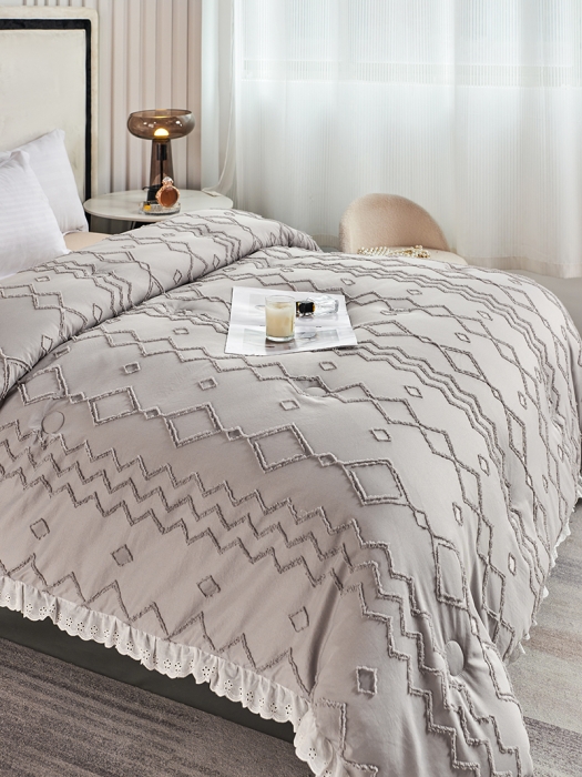 91家纺网 家纺一手货源 找家纺 丽卡家纺2023新款米兰雕花春秋被被子被芯系列 高级灰