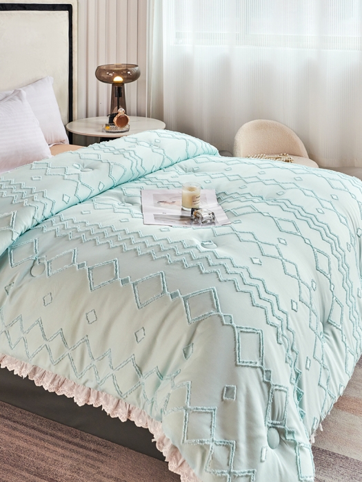 91家纺网 家纺一手货源 找家纺 丽卡家纺2023新款米兰雕花春秋被被子被芯系列 水蓝