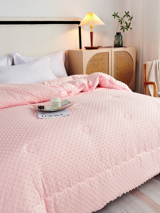 91家纺网 家纺一手货源 找家纺 丽卡家纺2023新款法丽娜雕花子母被被子被芯 粉玉