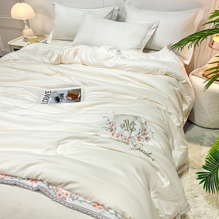 91家纺网 家纺一手货源 找家纺 丽卡家纺2023新款梦露刺绣款春秋被被子被芯系列 白色