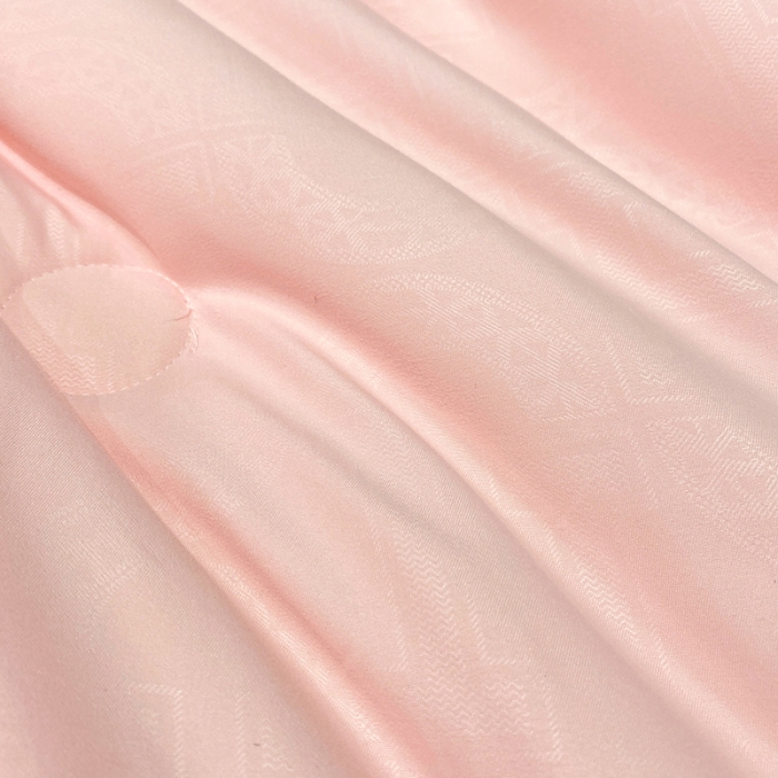 91家纺网 家纺一手货源 找家纺 丽卡家纺2023新款梦露刺绣款春秋被被子被芯系列 粉色