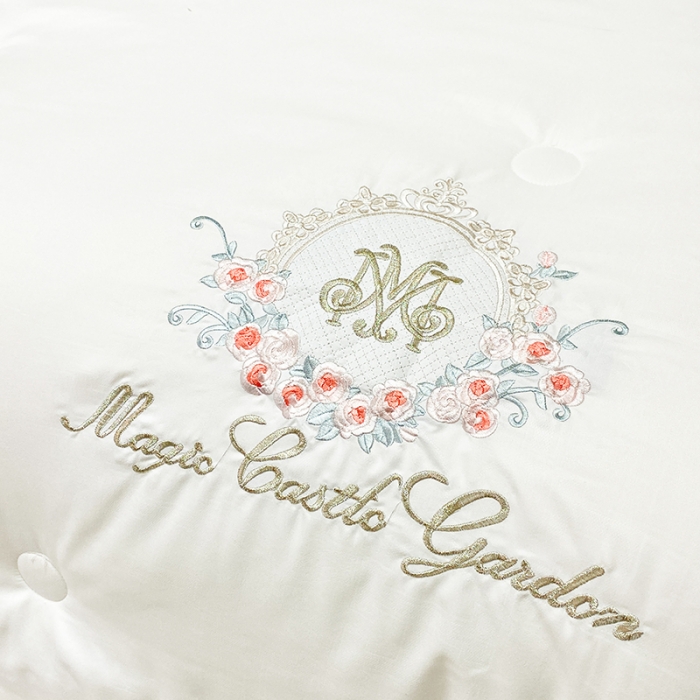 91家纺网 家纺一手货源 找家纺 丽卡家纺2023新款梦露刺绣款春秋被被子被芯系列 奶油白