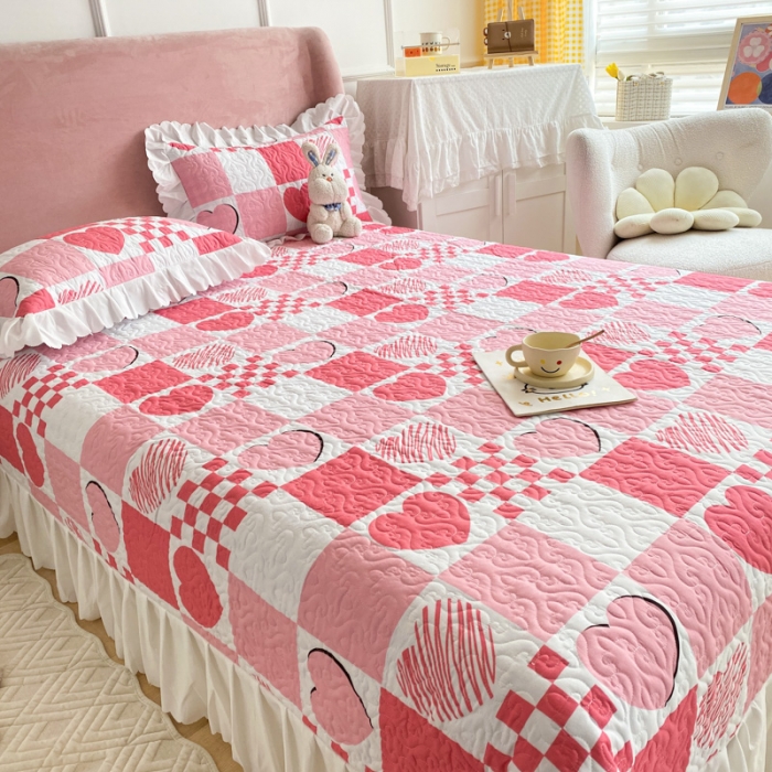 91家纺网 家纺一手货源 找家纺 美莱 2022新款亲肤磨毛床盖床裙夹棉单件三件套直播四件套 爱心格