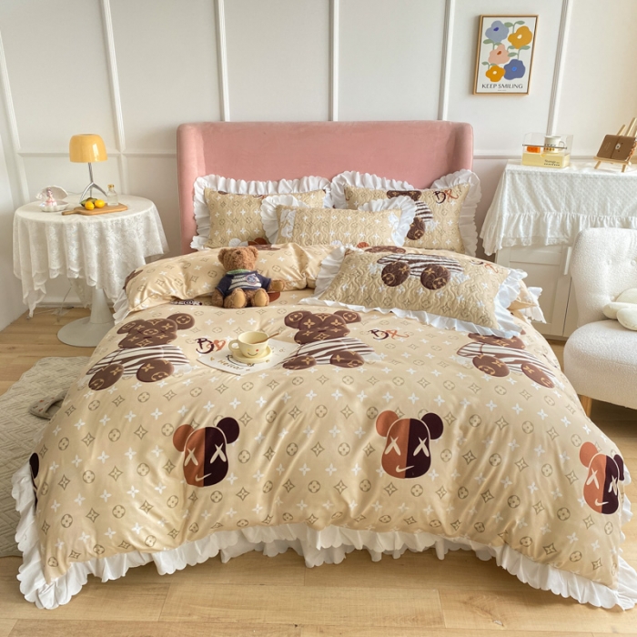 91家纺网 家纺一手货源 找家纺 美莱 2022新款亲肤磨毛床盖床裙夹棉单件三件套直播四件套 潮牌熊