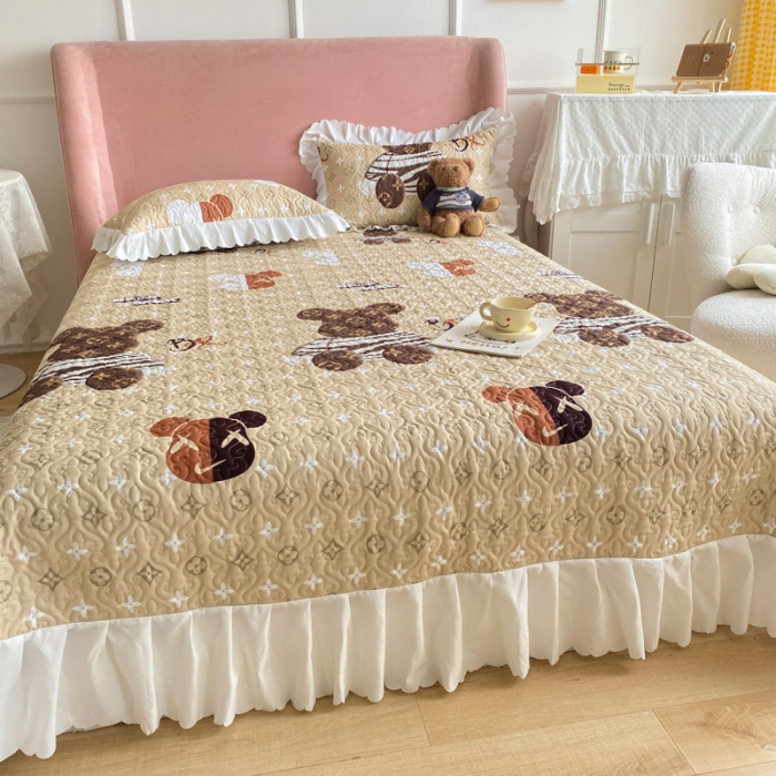 91家纺网 家纺一手货源 找家纺 美莱 2022新款亲肤磨毛床盖床裙夹棉单件三件套直播四件套 潮牌熊