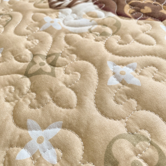 91家纺网 家纺一手货源 找家纺 美莱 2022新款亲肤磨毛床盖床裙夹棉单件三件套直播四件套 潮牌熊