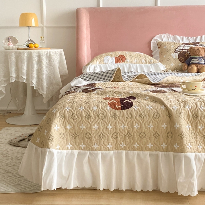 91家纺网 家纺一手货源 找家纺 美莱 2022新款亲肤磨毛床盖床裙夹棉单件三件套直播四件套 潮牌熊