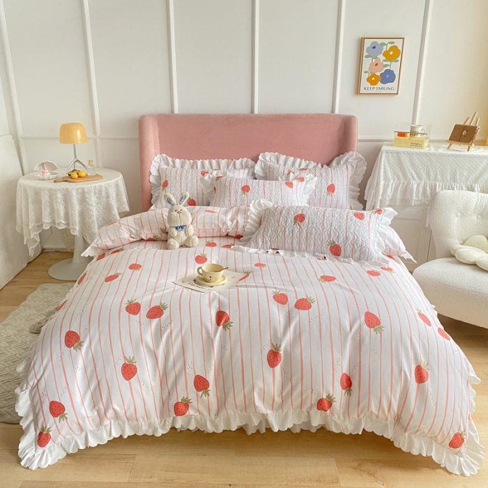 91家纺网 家纺一手货源 找家纺 美莱 2022新款亲肤磨毛床盖床裙夹棉单件三件套直播四件套 文艺草莓