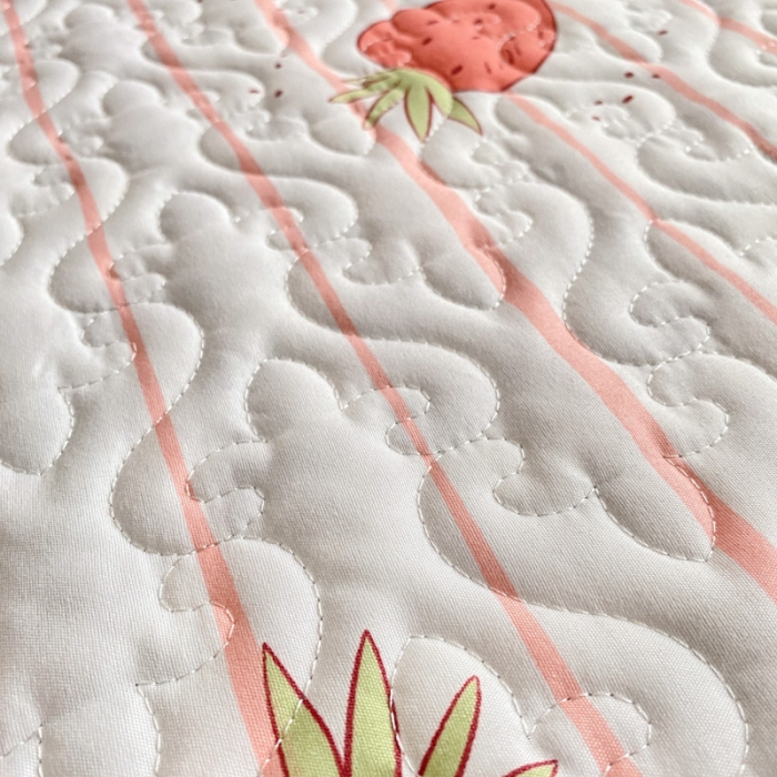 91家纺网 家纺一手货源 找家纺 美莱 2022新款亲肤磨毛床盖床裙夹棉单件三件套直播四件套 文艺草莓