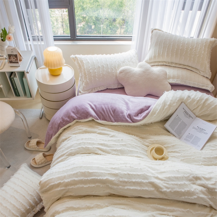 91家纺网 家纺一手货源 找家纺 骏腾 2022直播爆款纯色流苏牛奶绒四件套法莱宝宝绒 朵拉-奶白芋紫