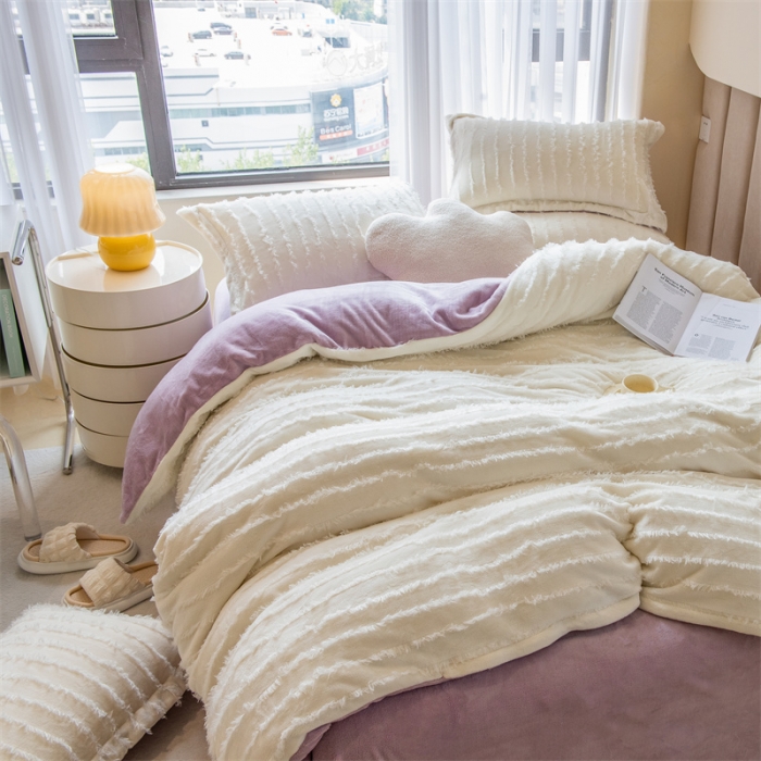 91家纺网 家纺一手货源 找家纺 骏腾 2022直播爆款纯色流苏牛奶绒四件套法莱宝宝绒 朵拉-奶白芋紫